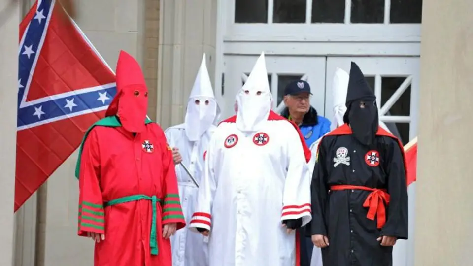 Ku Klux Klan anuncia desfile tras victoria de Trump