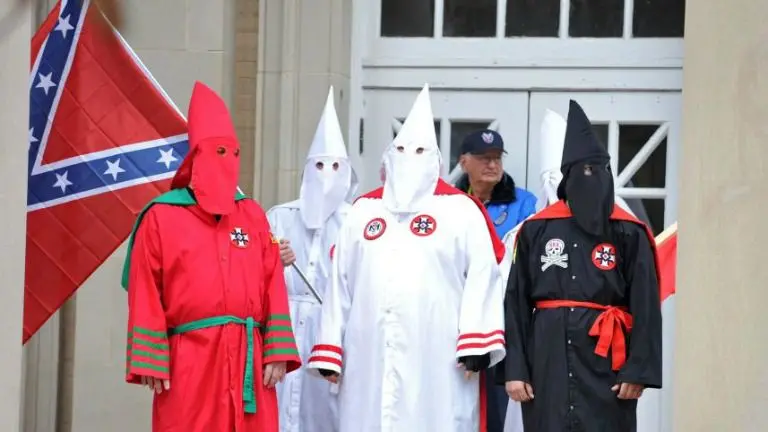 Ku Klux Klan anuncia desfile tras victoria de Trump