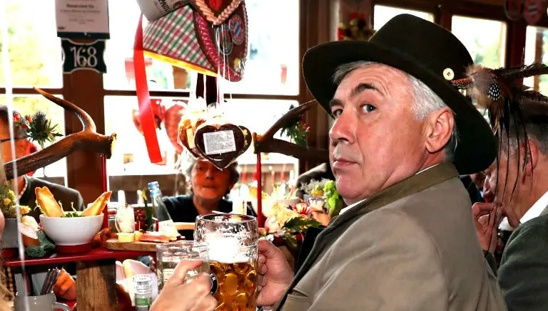 Ancelotti acepta que no puede controlar la ceja izquierda