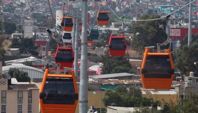 Mexicable deja a usuarios atorados dos horas por falla