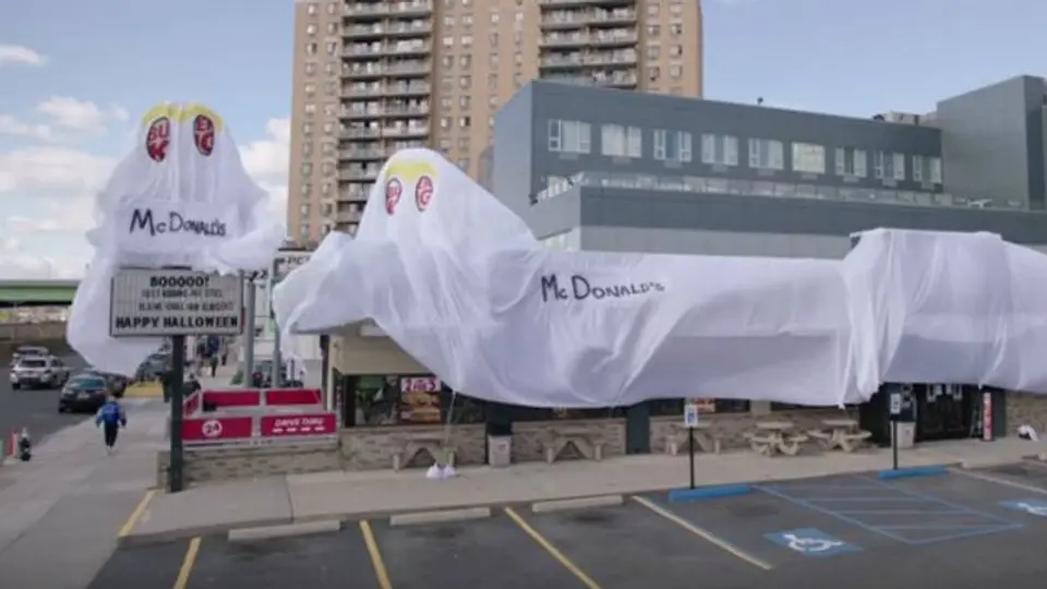 Burger King 'aterroriza' con disfraz de McDonalds