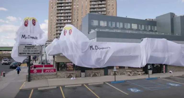 Burger King 'aterroriza' con disfraz de McDonalds