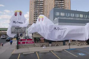 Burger King 'aterroriza' con disfraz de McDonalds