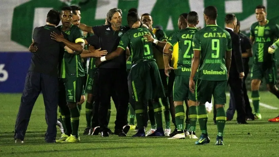 Mundo del deporte se solidariza con el Chapecoense