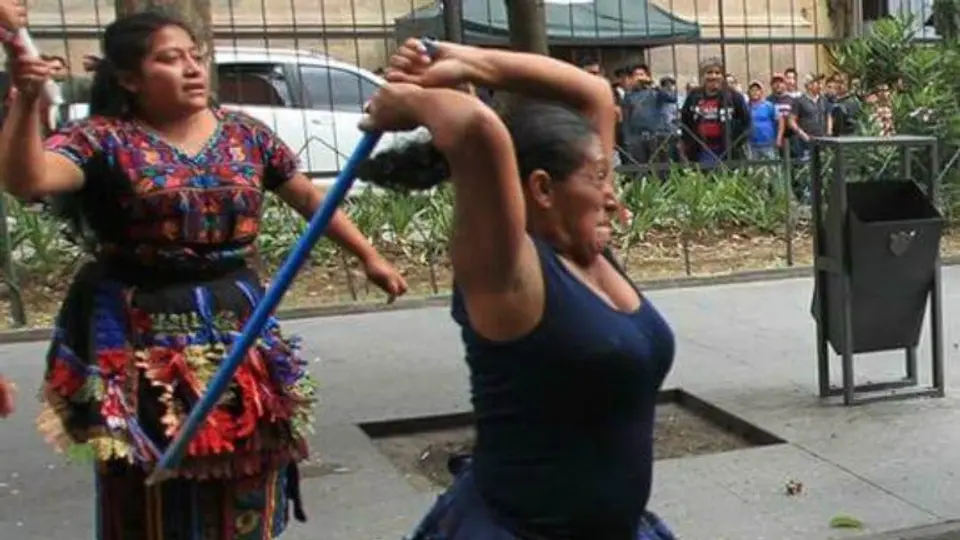#LadyPiñata 'invade' internet con divertidos memes