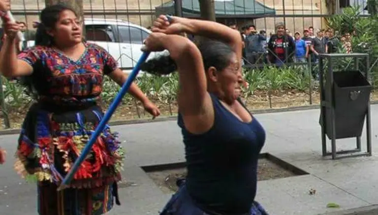 #LadyPiñata 'invade' internet con divertidos memes