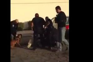 Policías de EU golpean brutalmente a un hispano