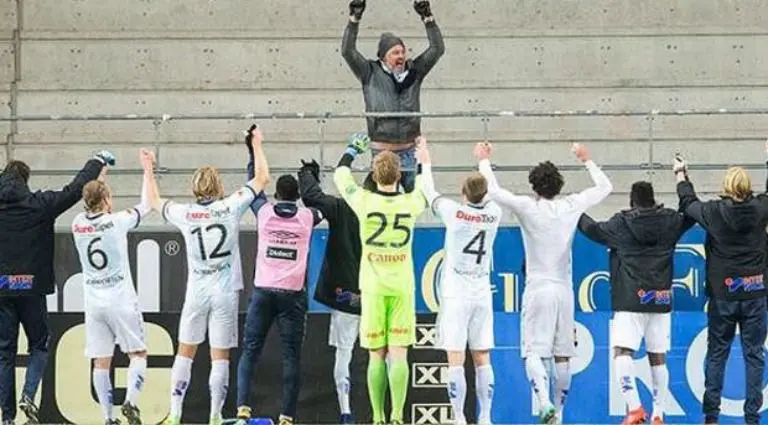 Fanático más leal del mundo, único apoyo de su equipo