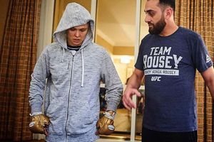 Ronda Rousey da el peso y está en forma para UFC 207