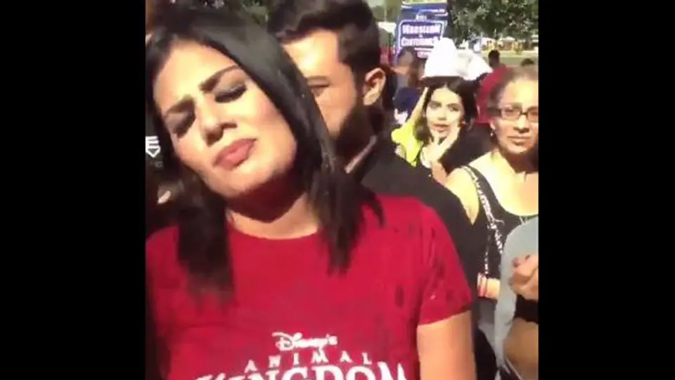 #LadyBoletos hace 'oso' por meterse a la fila por Justin Bieber
