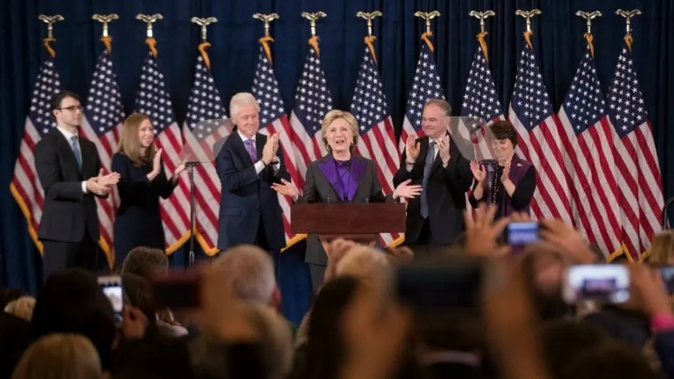 Hillary Clinton acepta derrota dolorosa frente a Trump