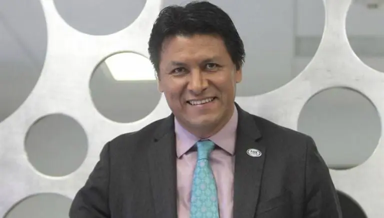 Claudio Suárez sonríe a la cámara | EFE