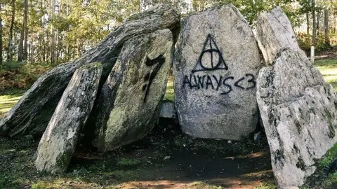 Vándalos pintan símbolo de Harry Potter en monumento español