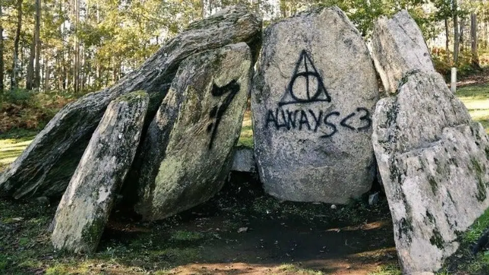 Vándalos pintan símbolo de Harry Potter en monumento español