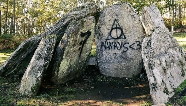 Vándalos pintan símbolo de Harry Potter en monumento español