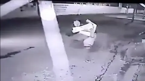 Ladrón 'asalta' a perro en Edomex y lo deja sin casa