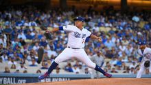 EPN felicita a Julio Urías por hacer historia en la MLB