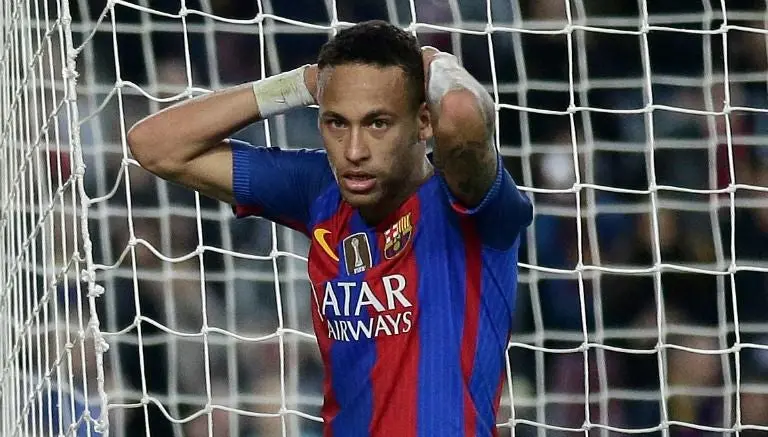 Neymar sufre accidente en su Ferrari