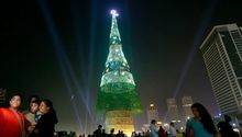 Sri Lanka construye el árbol de Navidad más alto del mundo
