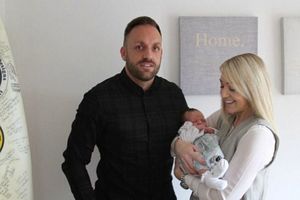 Bebé sorprende al decir 'hola' con tan sólo siete semanas