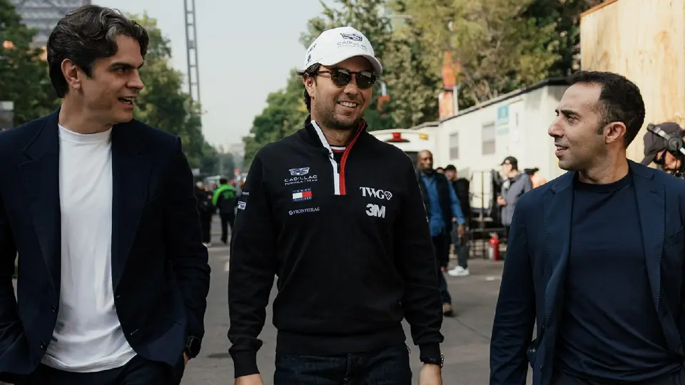¡Rey del asfalto! La celebración de Checo Pérez comenzó en Reforma con su primer showrun con Cadillac
