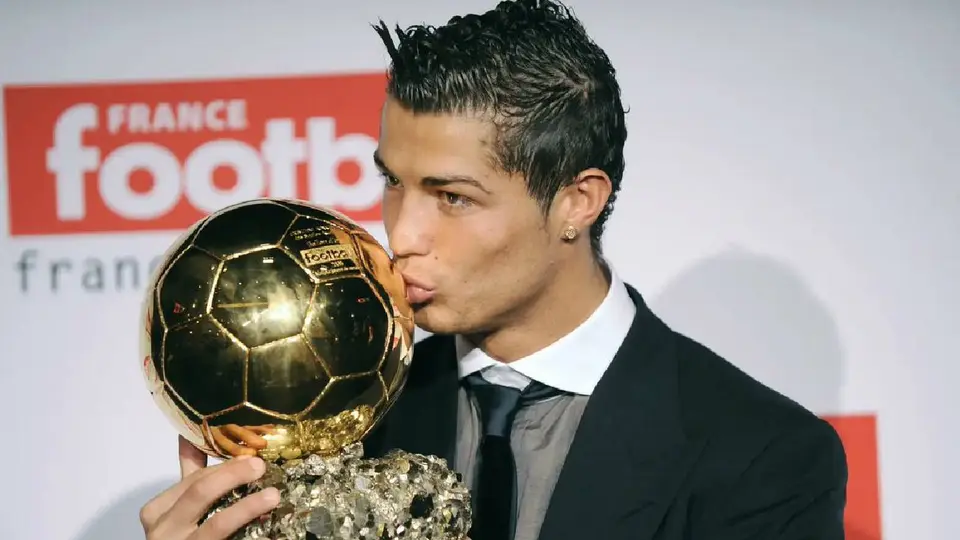 El Balón de Oro del 2008 de Cristiano Ronaldo gana el B.O.A.T.