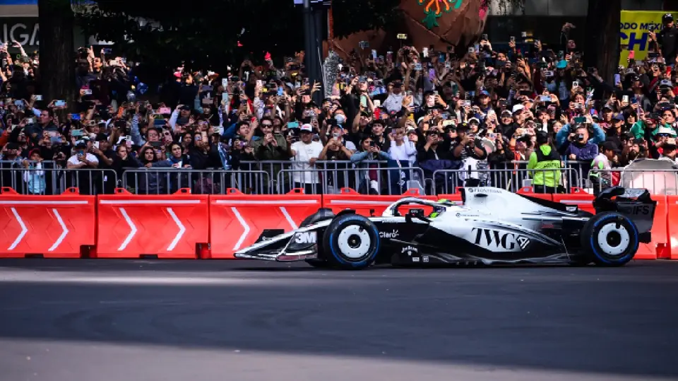 Showrun de Sergio Pérez y Cadillac en CDMX | IMAGO7