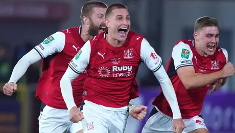 Fleetwood Town elimina al Arsenal en penales y firma una de las grandes sorpresas de la Copa de la Liga