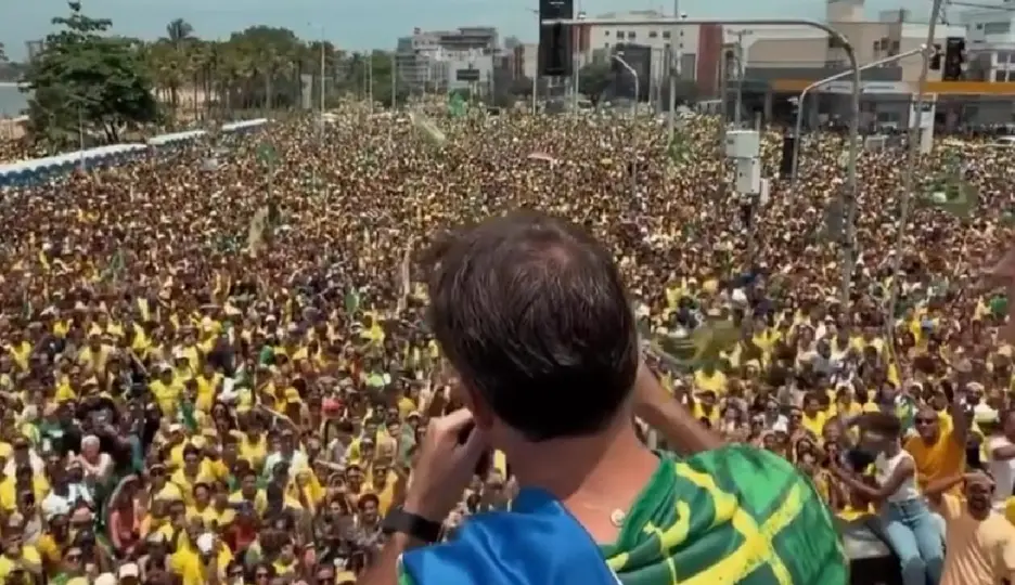 Las autoridades brasileñas investigan cómo Bolsonaro salió del país pese a las restricciones judiciales / @22flaviobolsonaro