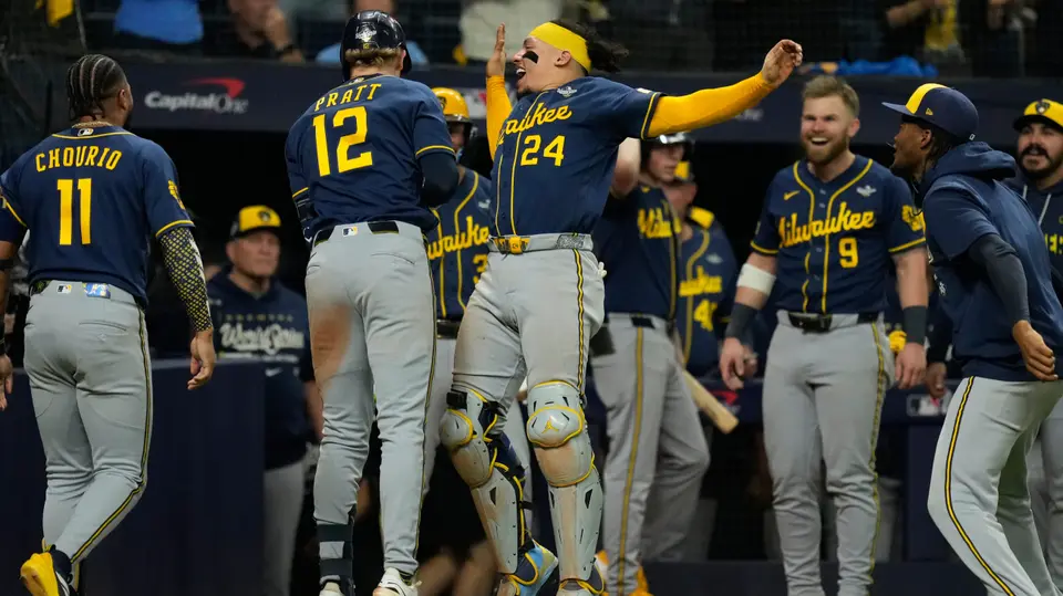 Brewers celebra el cuadrangular de Cooper Pratt | AP