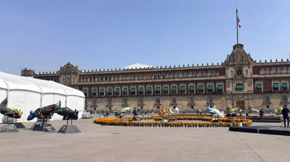 La Ofrenda Monumental reunirá flores, esculturas y figuras alusivas a las tradiciones mexicanas. / Georgina Sánchez