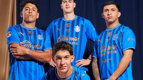 ¡De lujo! Chivas presenta jersey en homenaje a sus 120 años de historia