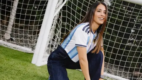 Antonela Rocuzzo presume su amor por Argentina al lucir jersey