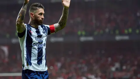 Sergio Ramos se despide de la afición en el estadio | IMAGO 7