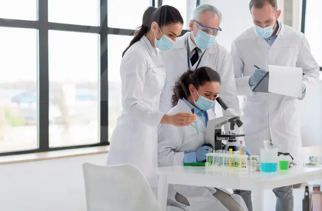 Por años, muchas empresas han estado buscando la solución a la belleza eterna / FREEPIK