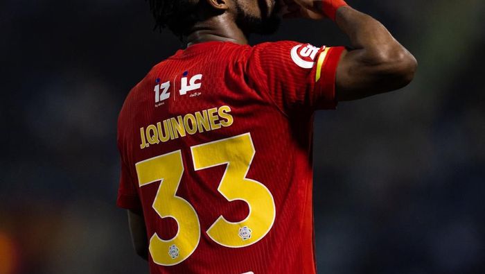 Julián Quiñones celebra tras anotar en el partido de la Liga Saudí contra Al-Hilal | X: @AlQadsiahEN