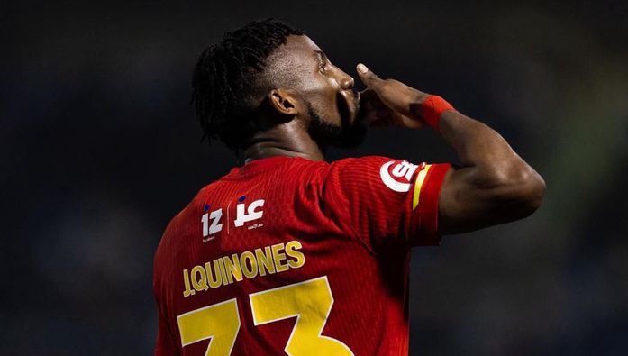 Julián Quiñones celebra tras anotar en el partido de la Liga Saudí contra Al-Hilal | X: @AlQadsiahEN