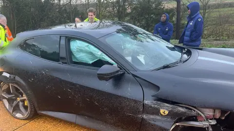 Randal Kolo Muani sufrió fuerte accidente en su Ferrari antes partido de Champions del Tottenham