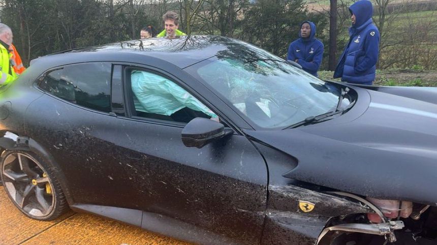 Kolo Muani sufrió accidente en su Ferrari | X: TeleFootball