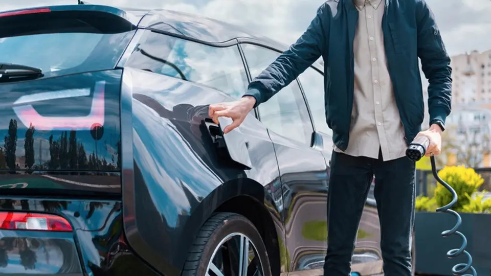 Las normas para los autos eléctricos están cambiando para la CDMX y Edomex / FREEPIK