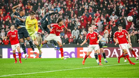 "Todos me dijeron que fuera al área, no sé qué decir": Así reaccionó el portero de Benfica a su gol contra Real Madrid