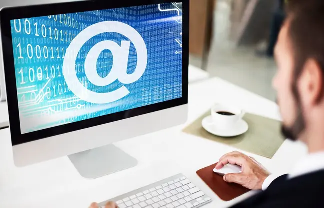 Duda si te llega un correo apresurando tu pago de Netflix, Spotify o Amazon / FREEPIK