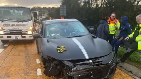 Kolo Muani sufrió accidente en su Ferrari | X: TeleFootball