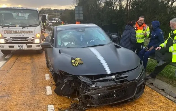 Kolo Muani sufrió accidente en su Ferrari | X: TeleFootball