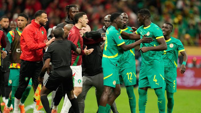 Confrontación entre jugadores de Senegal y Marruecos en la Final de la Copa Africana | AP