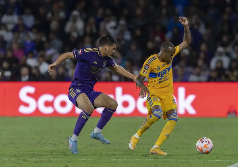 César Araújo con Orlando City I MEXSPORT