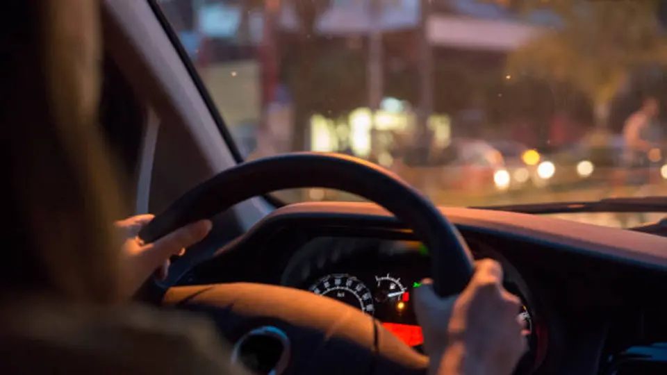 Verifica el VIN para confirmar el origen legal del vehículo antes de comprar un auto usado. / iStock