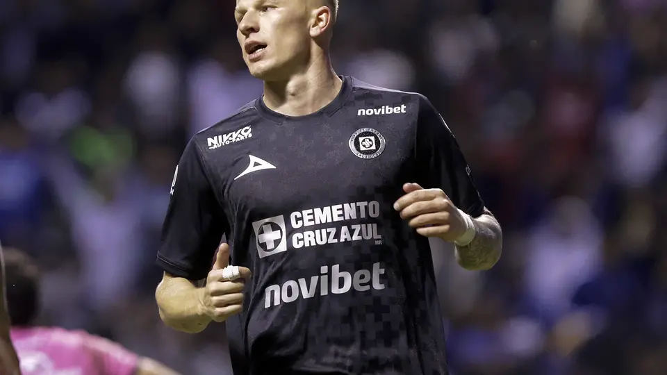 Bogusz sale de Cruz Azul y firma con el Houston Dynamo