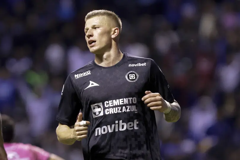 Bogusz sale de Cruz Azul y firma con el Houston Dynamo
