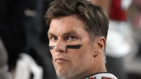 Tom Brady defiende a Bill Belichick al no ser incluido en el Salón de la Fama de la NFL